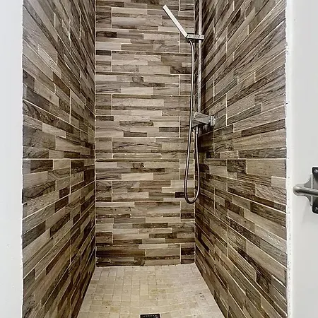 Climatise A Saint-cyr-sur-mer - Fr-1-770-77 La Madrague