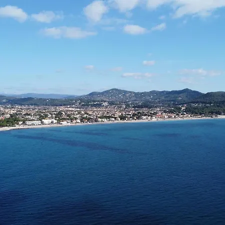 Climatise A Saint-cyr-sur-mer - Fr-1-770-77 *