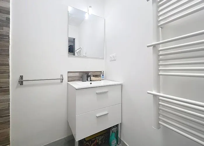 Climatise A Saint-cyr-sur-mer - Fr-1-770-77 Appartement *